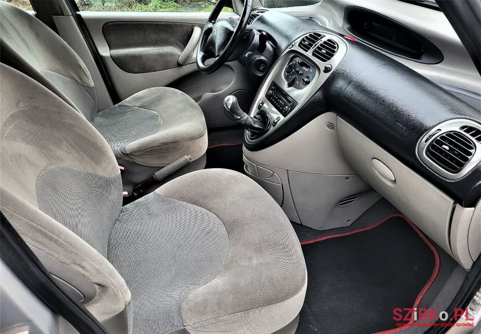 2004' Citroen Xsara Picasso photo #5