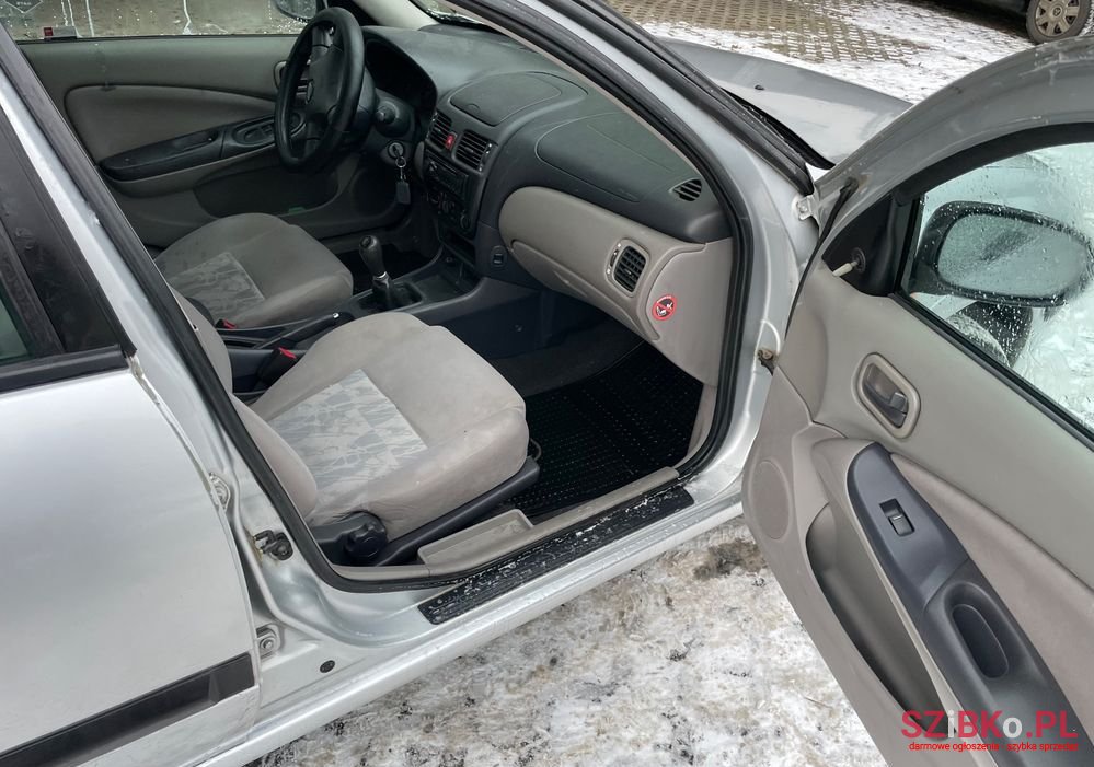 2002' Nissan Almera photo #6