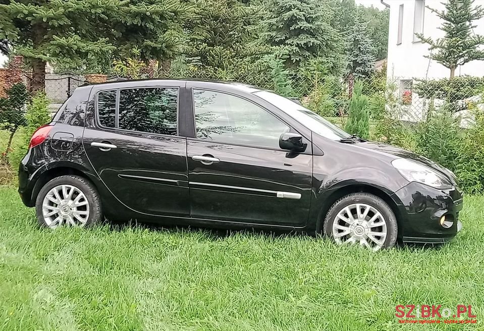 2009' Renault Clio photo #3