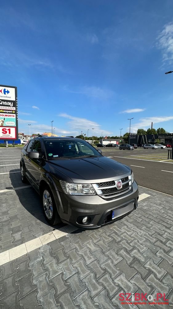 2013' Fiat Freemont photo #3