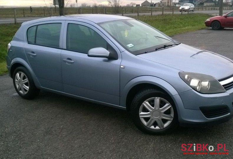 2006' Opel Astra photo #1