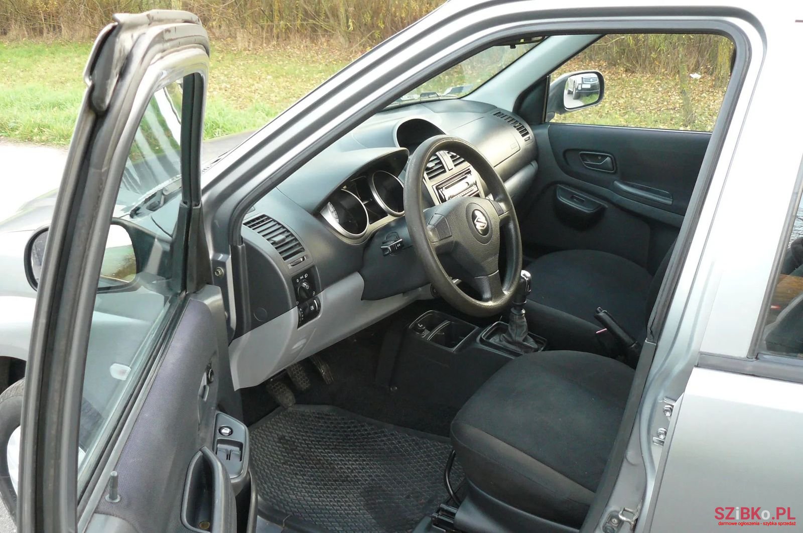 2005' Suzuki Ignis photo #6