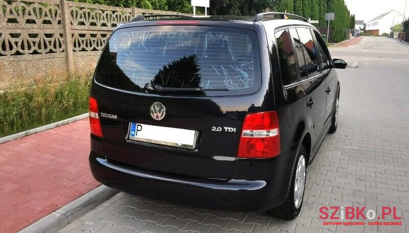2005' Volkswagen Touran photo #2