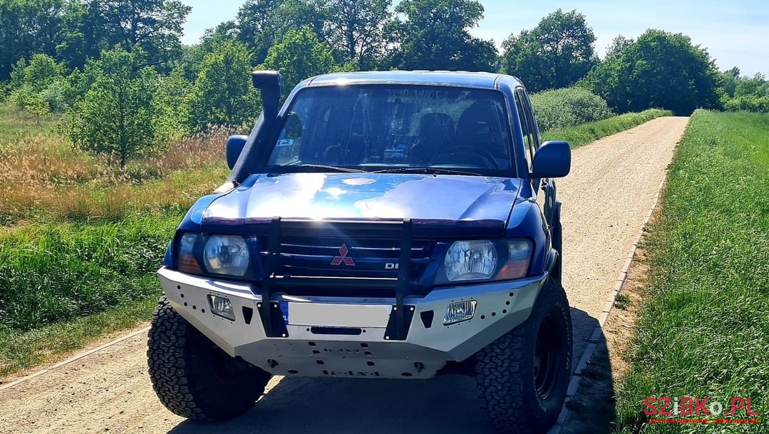 2001' Mitsubishi Pajero photo #5