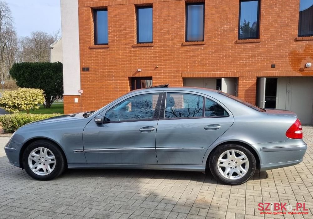 2005' Mercedes-Benz E-Class 350 T photo #2