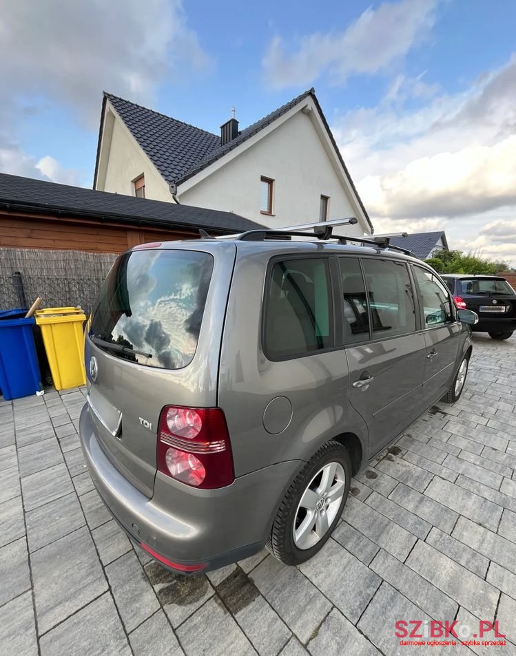 2007' Volkswagen Touran photo #6