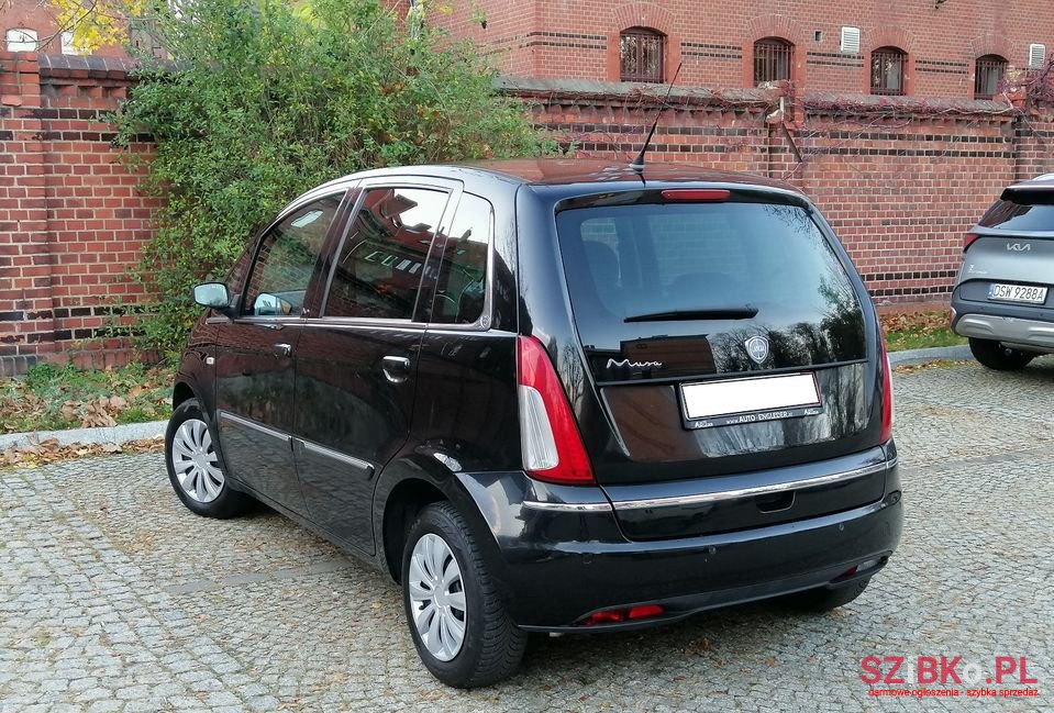 2009' Lancia Musa photo #6