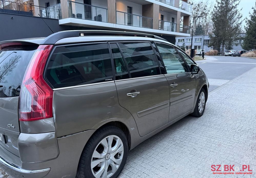 2011' Citroen C4 Picasso photo #6