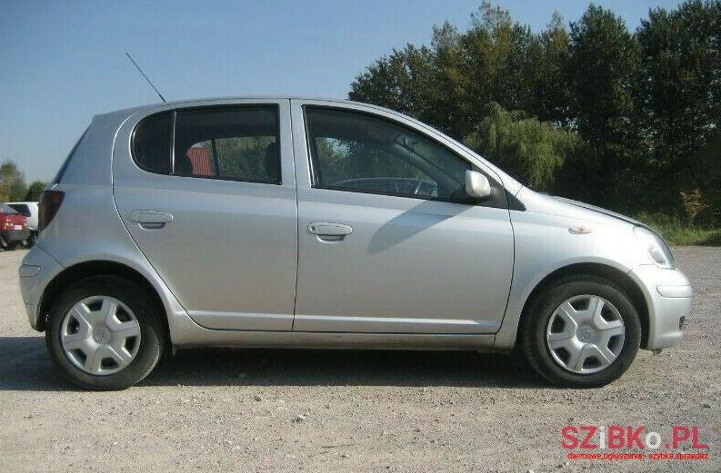 2004' Toyota Yaris photo #1