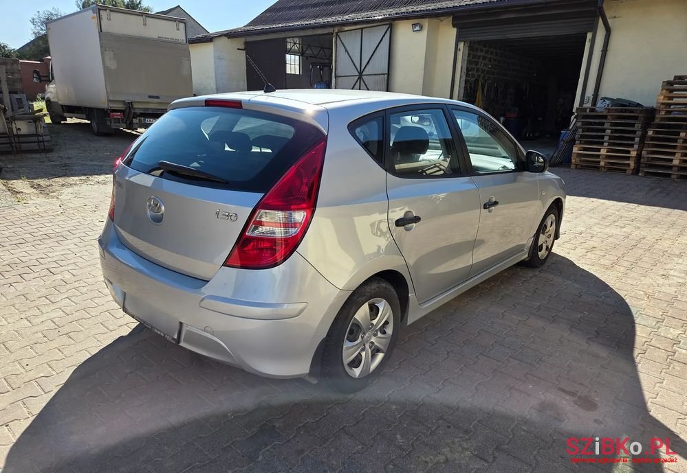 2011' Hyundai i30 1.4 Base photo #2