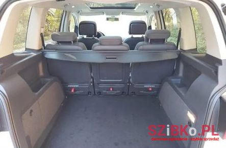 2013' Volkswagen Touran photo #2