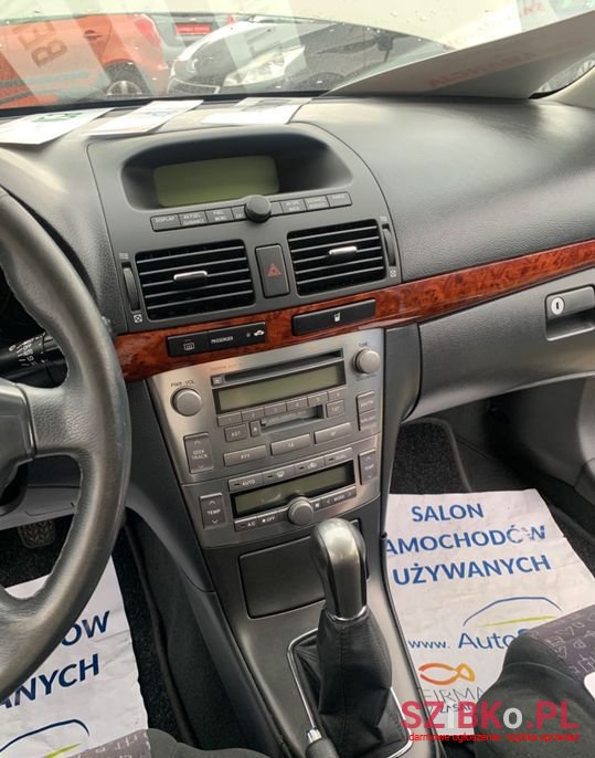 2003' Toyota Avensis photo #5