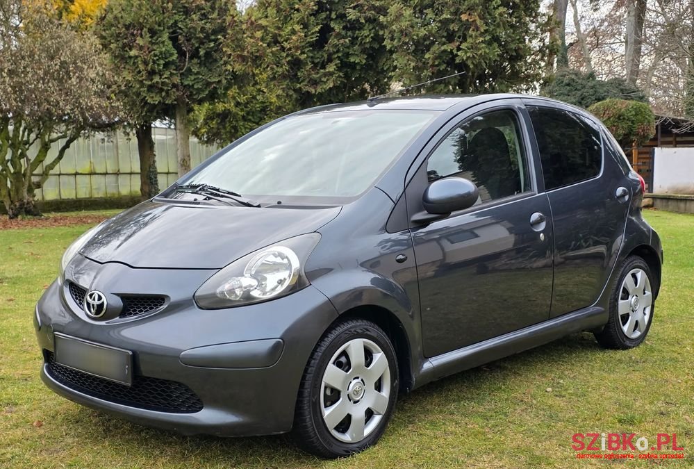 2006' Toyota Aygo 1.0 Vvt-I Premium photo #3