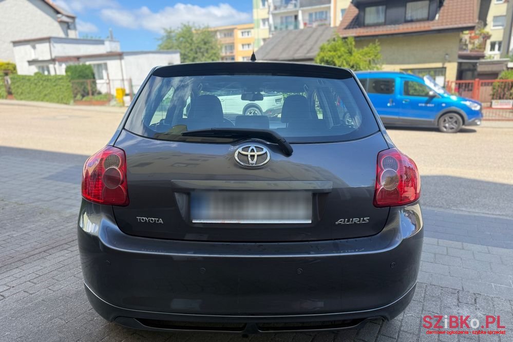 2010' Toyota Auris 1.4 D-4D Premium photo #6