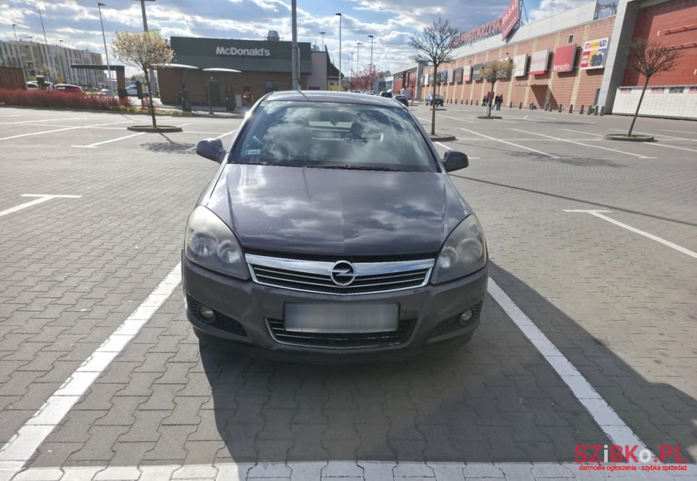 2011' Opel Astra 1.7 Cdti photo #1