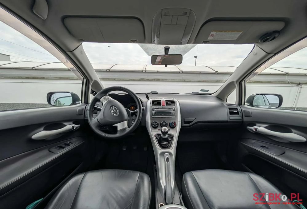 2007' Toyota Auris photo #4
