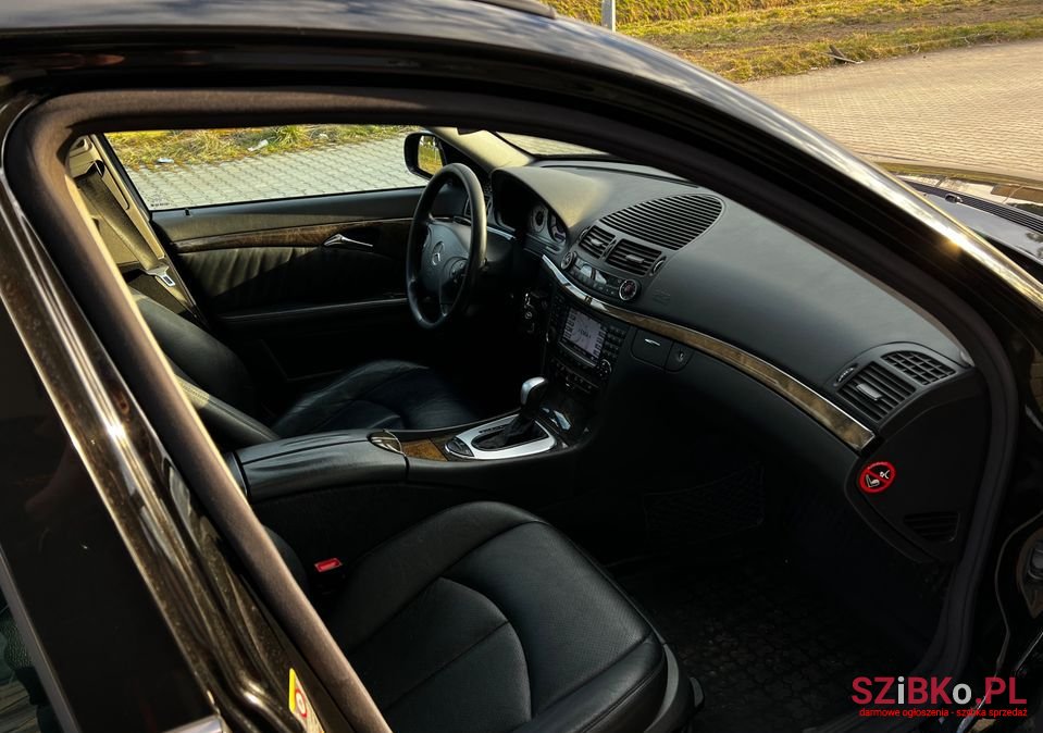 2004' Mercedes-Benz E-Class photo #5