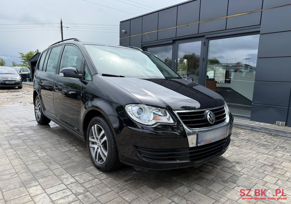 2008' Volkswagen Touran photo #1