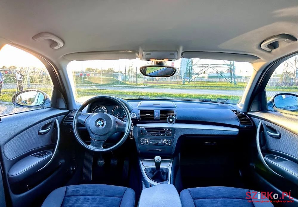 2009' BMW 1 Series 116I Edition Lifestyle photo #6