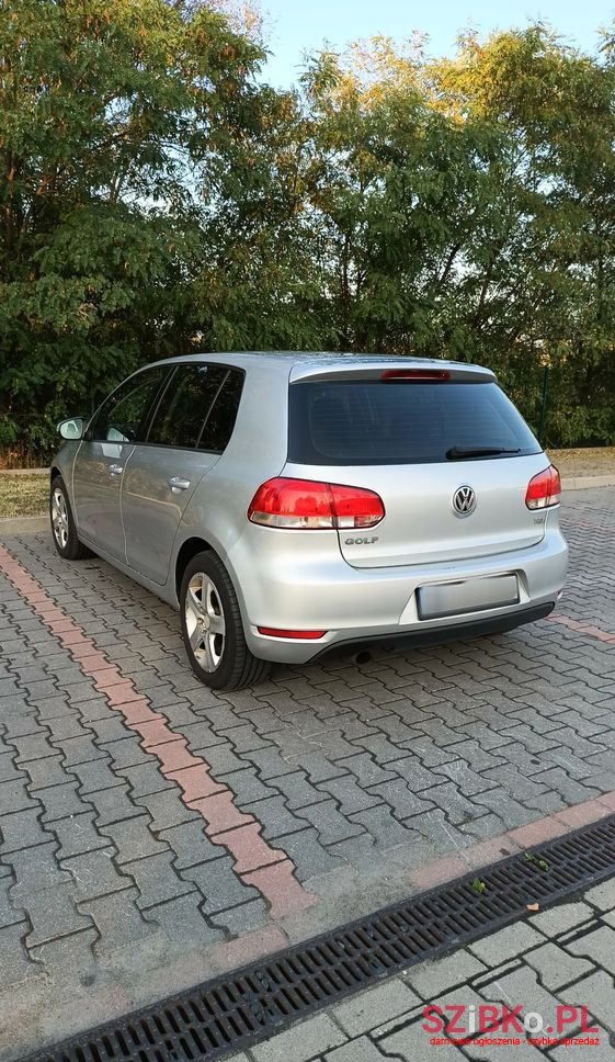 2010' Volkswagen Golf photo #5