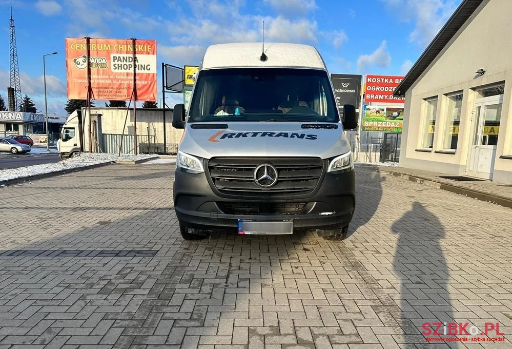 2020' Mercedes-Benz Sprinter photo #1