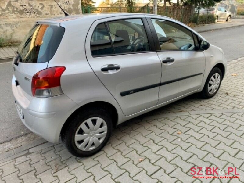 2009' Toyota Yaris photo #3