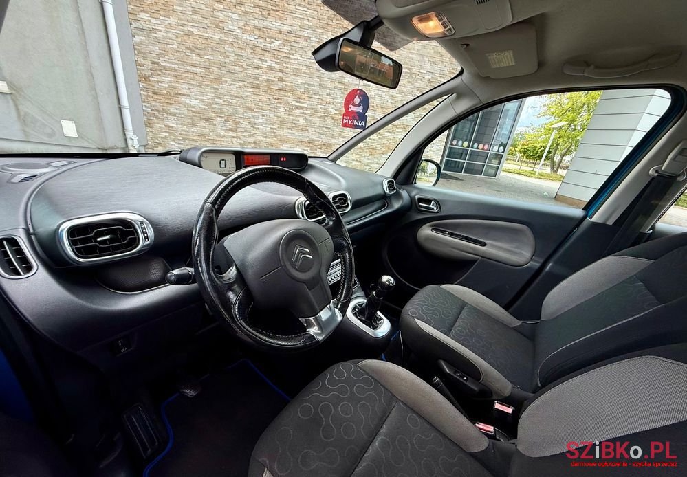 2010' Citroen C3 Picasso photo #5