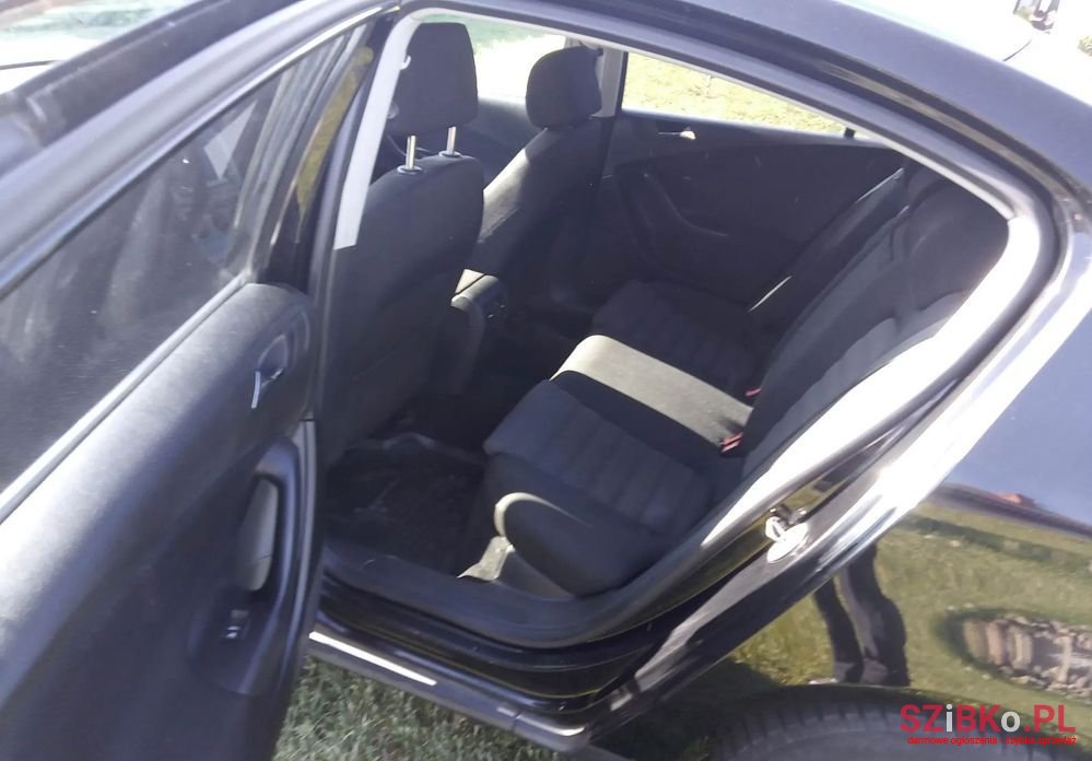 2005' Volkswagen Passat photo #6