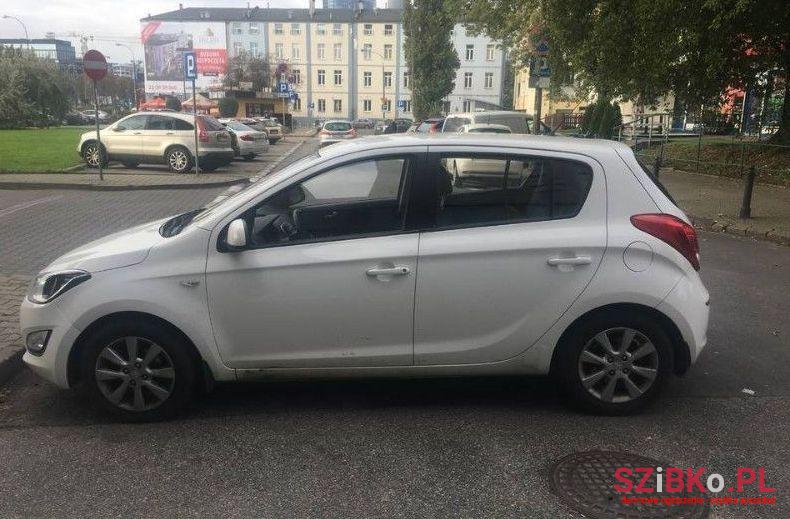 2013' Hyundai i20 photo #1