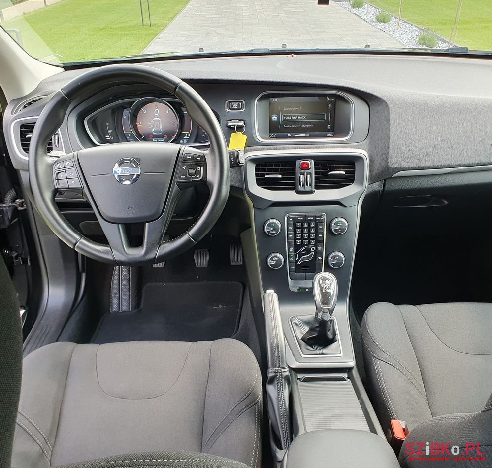2013' Volvo V40 Cross Country D2 photo #6