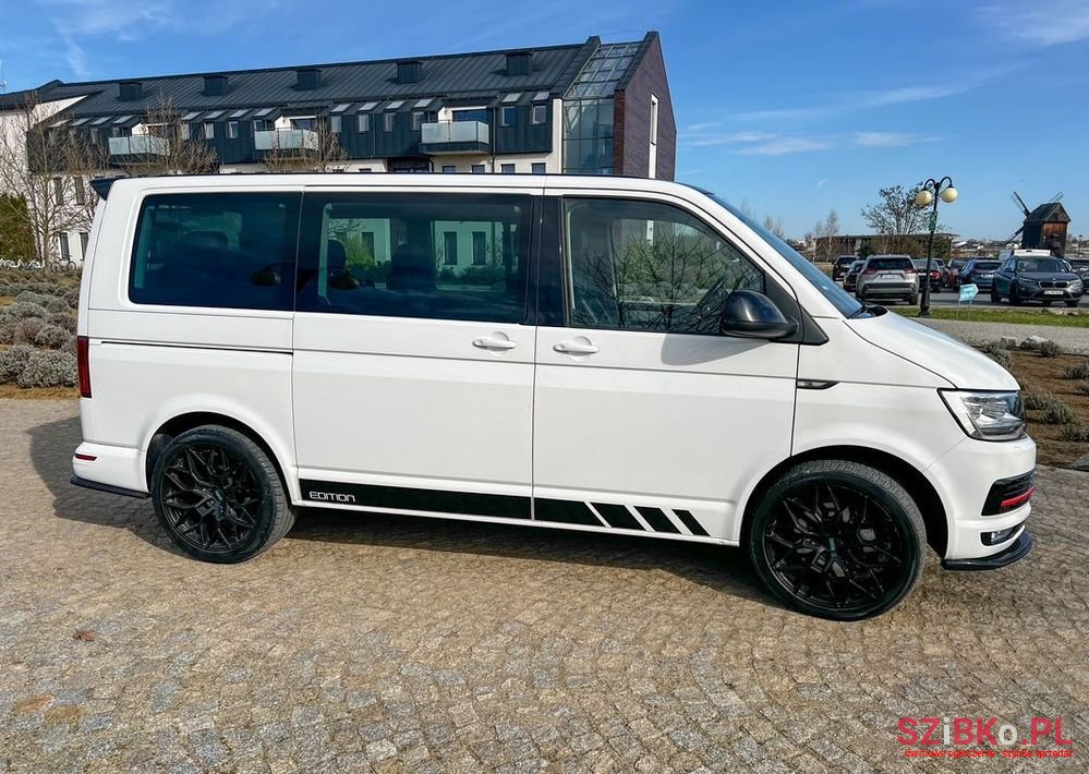 2018' Volkswagen Multivan photo #2