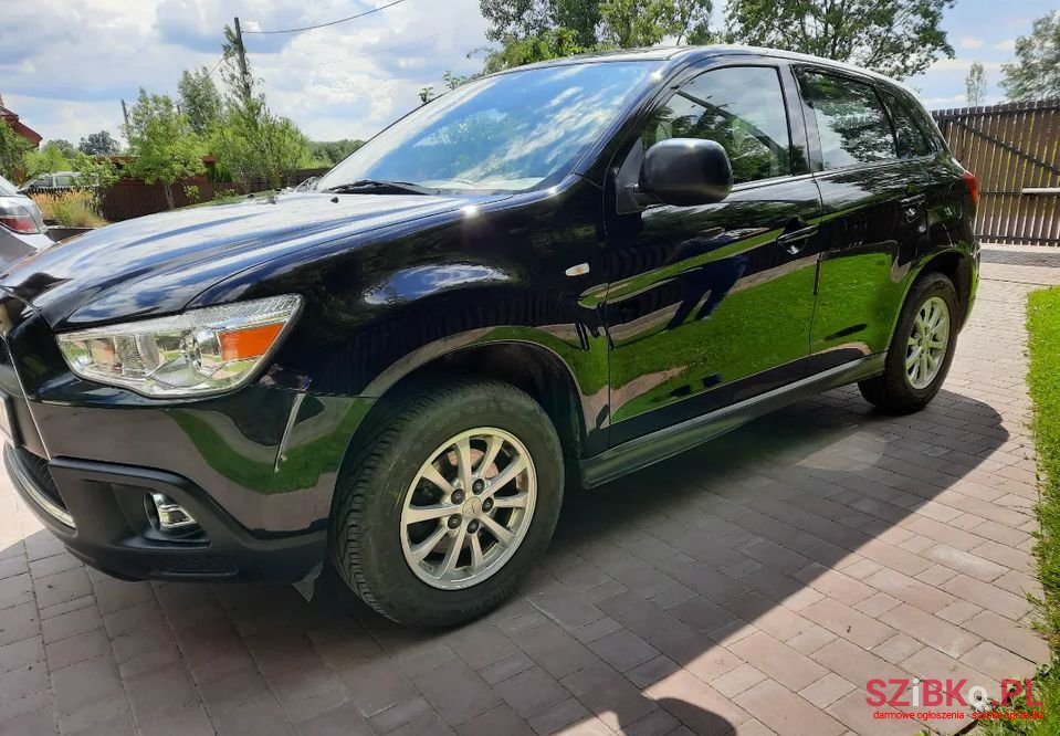 2011' Mitsubishi ASX photo #1