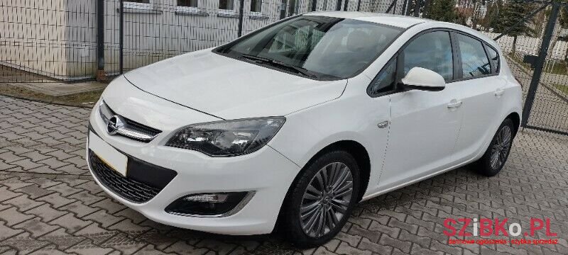 2013' Opel Astra photo #1