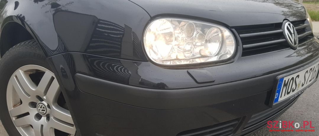 2003' Volkswagen Golf photo #2