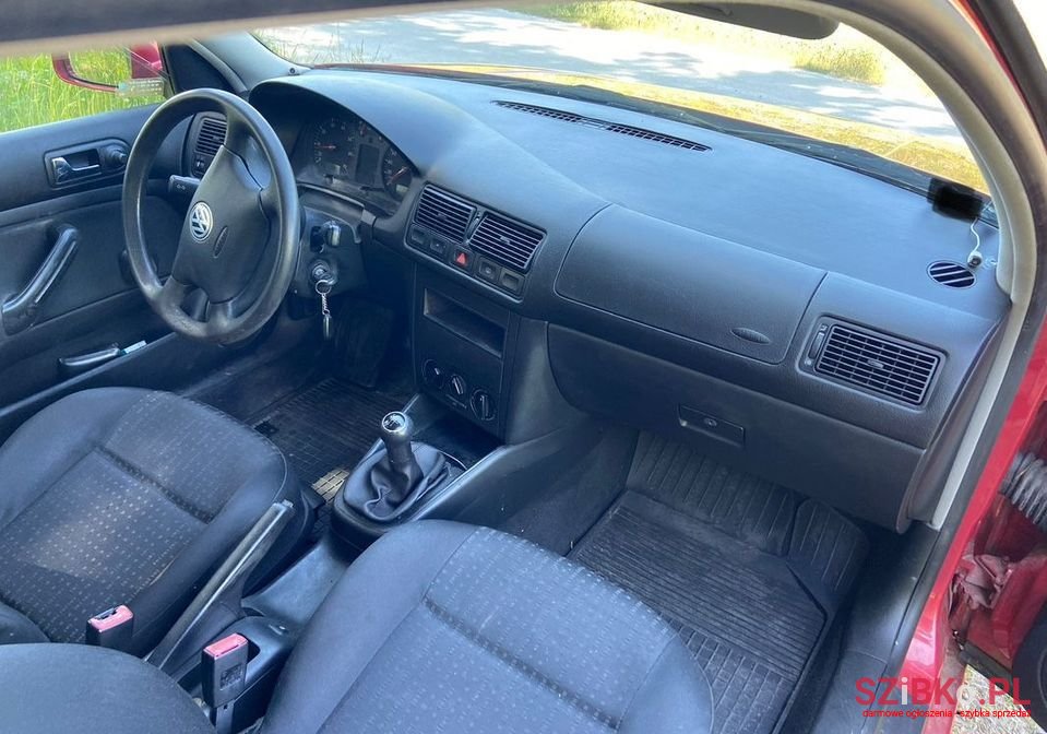 2002' Volkswagen Golf photo #5