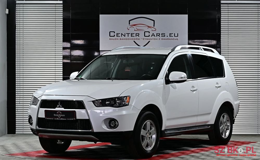 2010' Mitsubishi Outlander photo #1