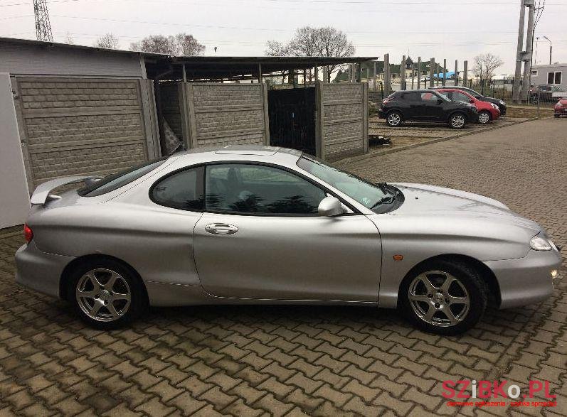 2001' Hyundai Coupe photo #2