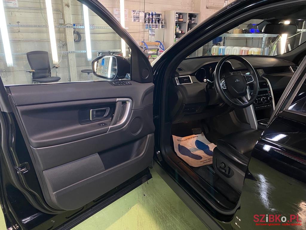 2019' Land Rover Discovery Series II photo #3