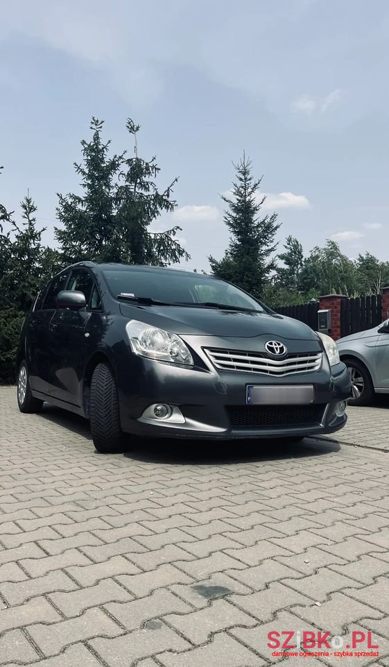 2010' Toyota Verso 2.0 D-4D photo #1