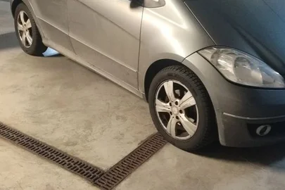 2011' Mercedes-Benz A-Class 180