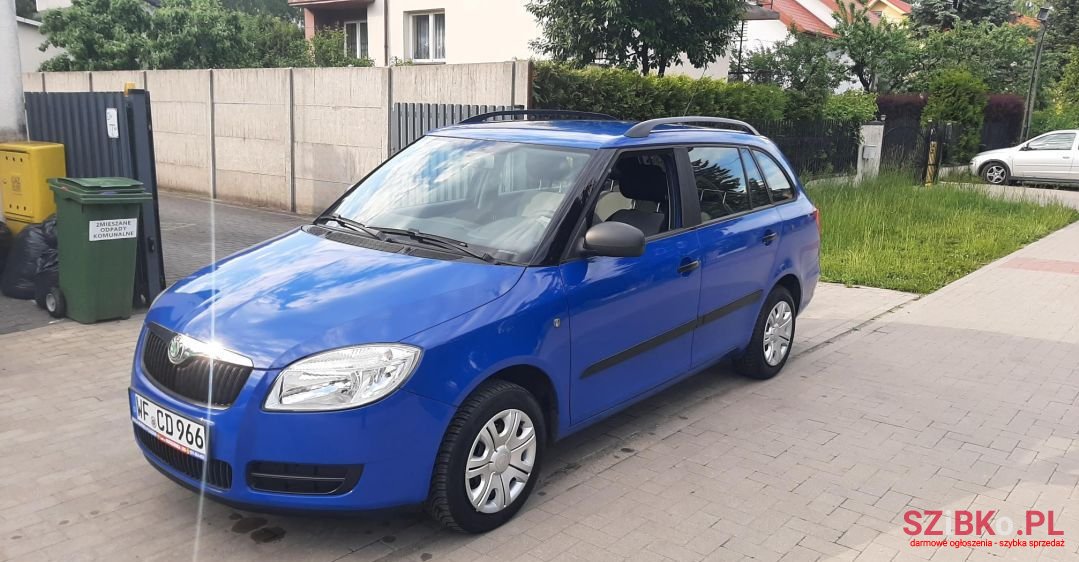 2009' Skoda Fabia photo #3