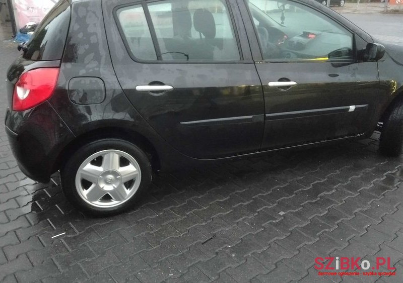2008' Renault Clio photo #3