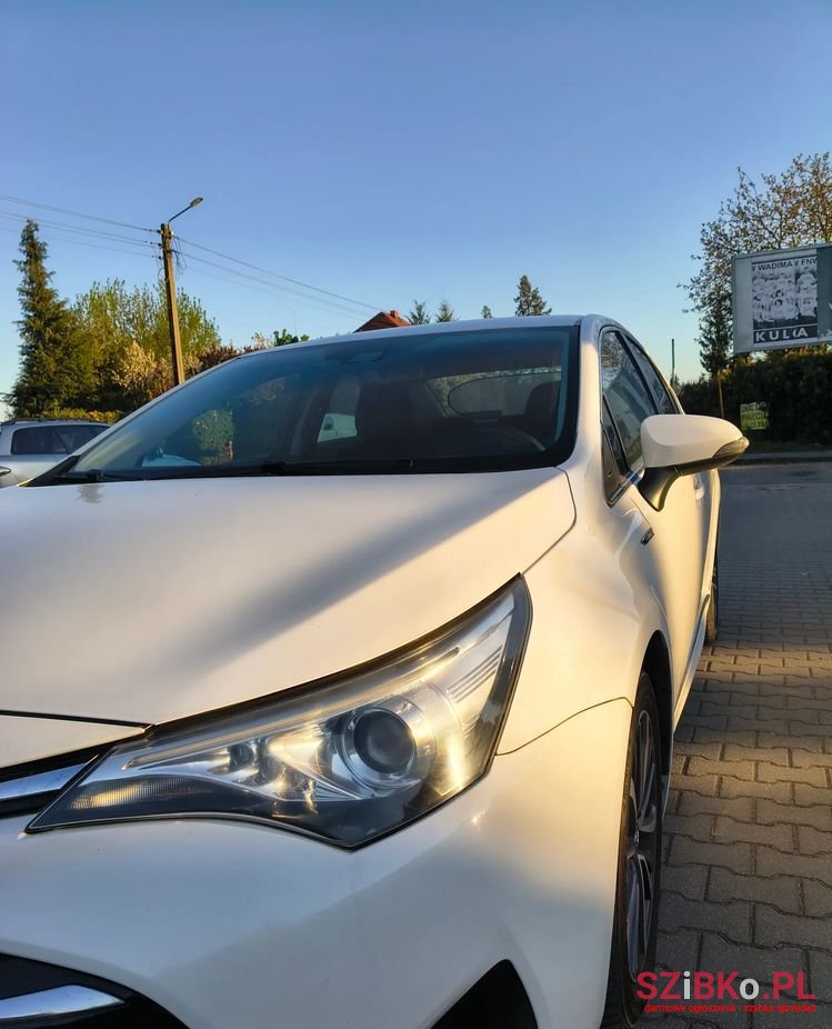 2017' Toyota Avensis photo #3