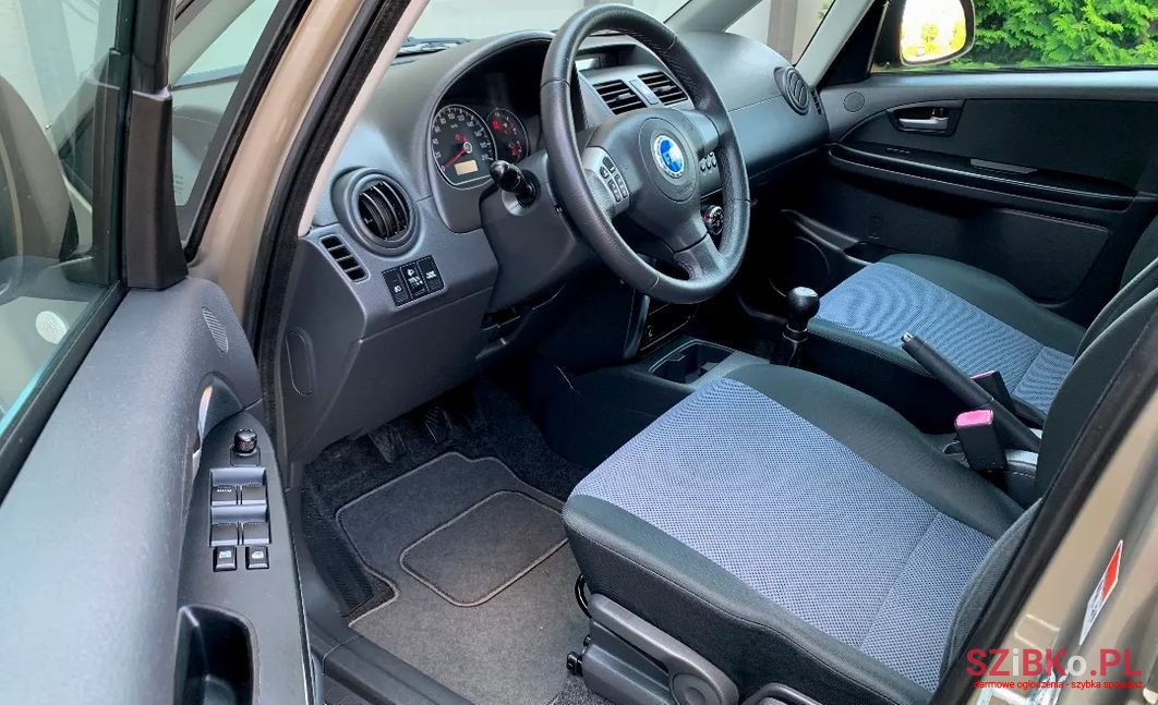 2008' Fiat Sedici photo #2