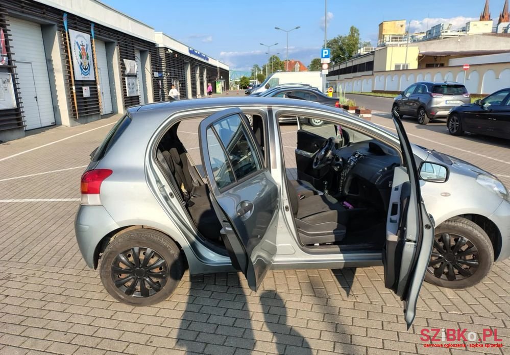 2009' Toyota Yaris photo #6