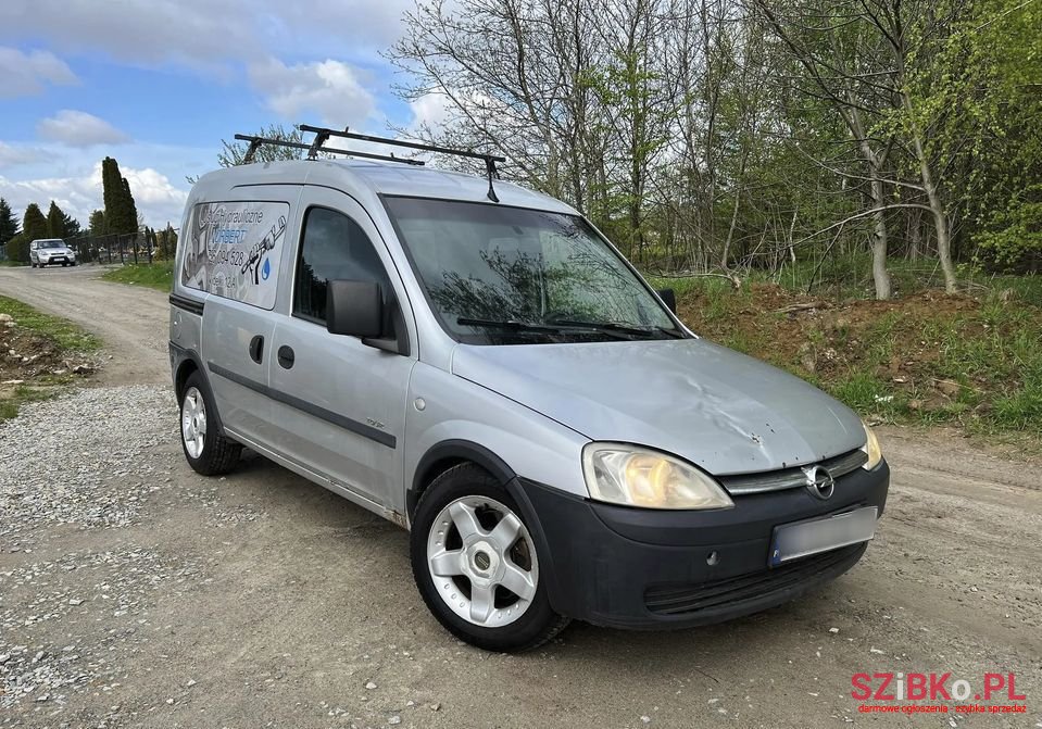 2005' Opel Corsa photo #1