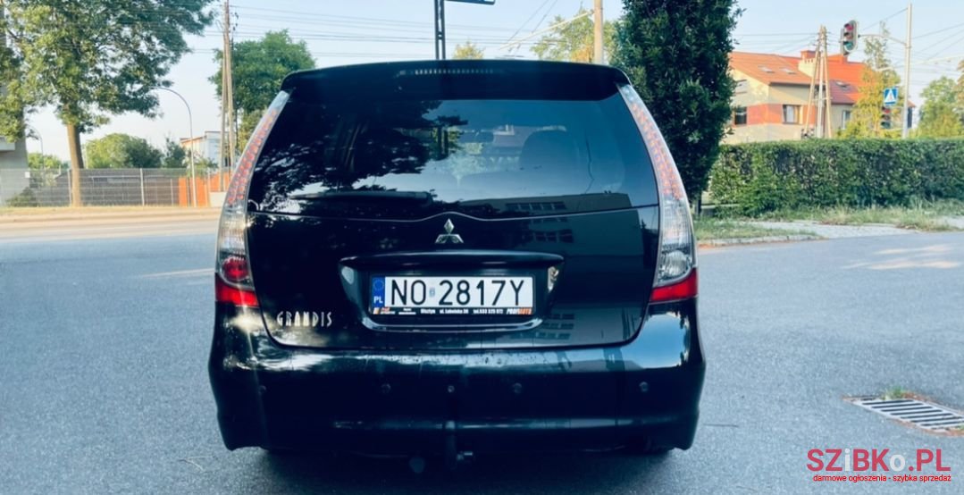 2007' Mitsubishi Grandis photo #4