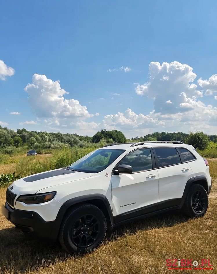 2019' Jeep Cherokee photo #2