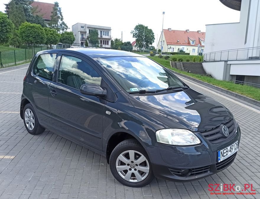 2005' Volkswagen Fox photo #1