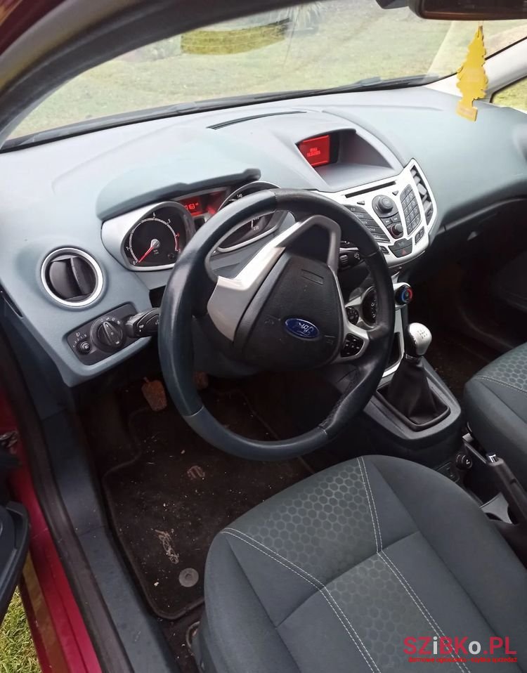 2011' Ford Fiesta 1.4 Titanium photo #5